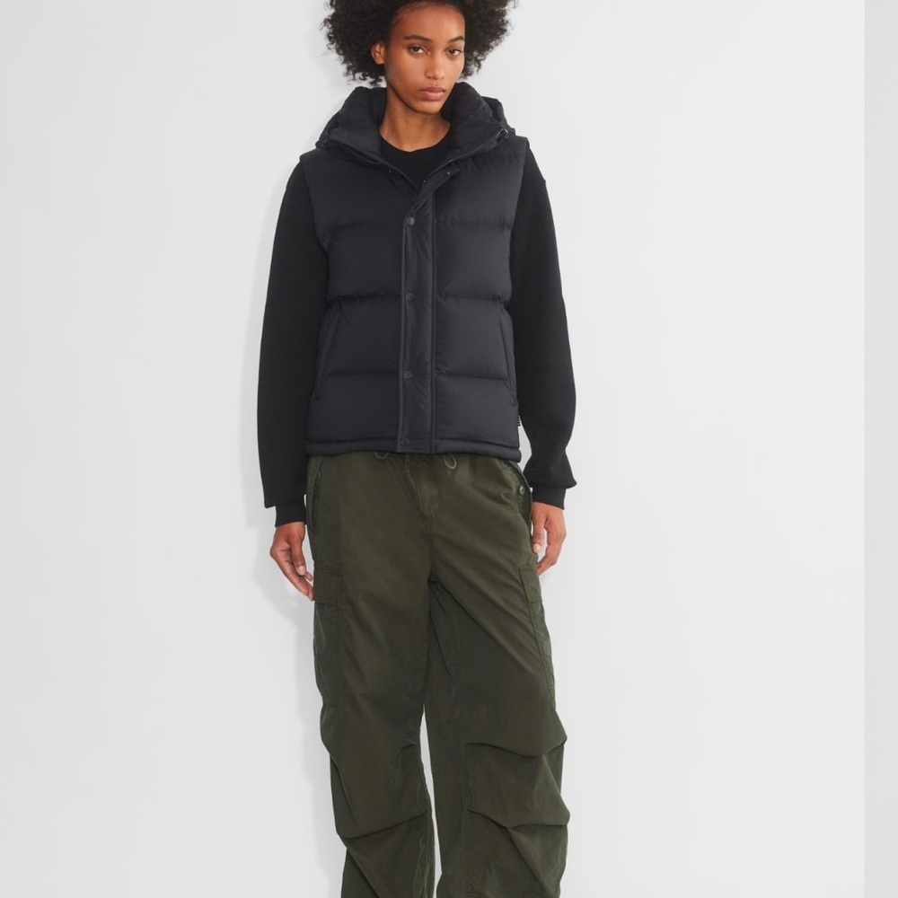 Brand new with tags aritzia superpuff vest - Picture 2 of 2
